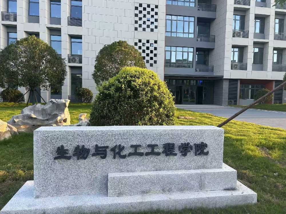 遂川县扬州职业大学体育场高杆灯项目